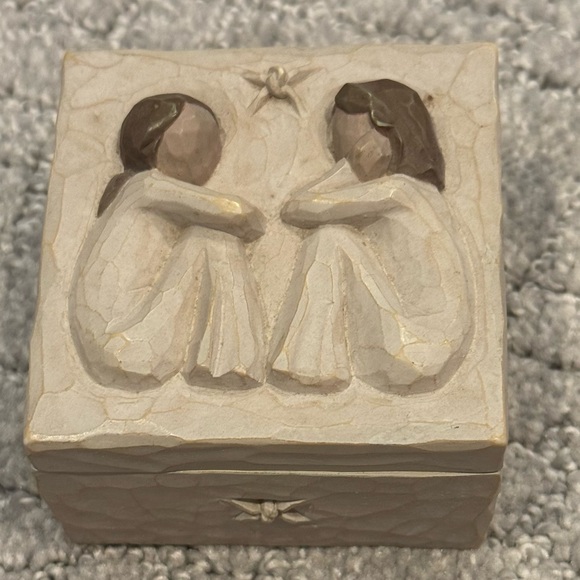 Willow Tree Other - Willow Tree Friendship Box❤️